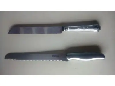 LOTE 231 - 01 LOTE COM DUAS FACAS SENDO UMA HERCULES DECADA DE 80 APARENTEMENTE SEJA BANHADA A PRATA E UMA FACA EM INOX. (NO ESTADO) ATENÇÃO! FAZER A VISITAÇÃO ANTES DE ARREMATAR, NÃO SABEMOS SE FUNCIONA, LEILÃO NÃO TEM GARANTIA E NEM DEVOLUÇÃO, SUJEITO A POSSÍVEIS AVARIAS VISÍVEIS/OCULTAS E/OU AUSÊNCIA DE COMPONENTES.