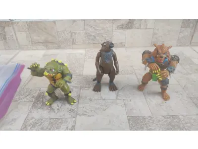 LOTE 239 - 01 LOTE COM BONECOS  COLECIONAVEL TARTARUGAS NINJA MUTANTES TMNT PLAYMATES VINTAGE. (NO ESTADO) ATENÇÃO! FAZER A VISITAÇÃO ANTES DE ARREMATAR, NÃO SABEMOS SE FUNCIONA, LEILÃO NÃO TEM GARANTIA E NEM DEVOLUÇÃO, SUJEITO A POSSÍVEIS AVARIAS VISÍVEIS/OCULTAS E/OU AUSÊNCIA DE COMPONENTES.