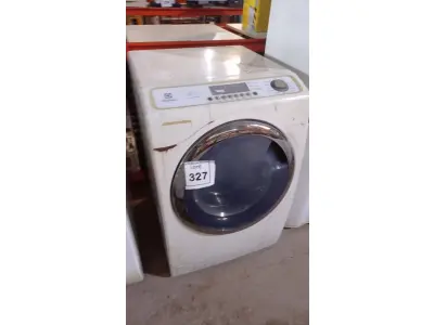 LOTE 327 - 01 MÁQUINA LAVA E SECA MARCA ELECTROLUX. (NO ESTADO) ATENÇÃO! FAZER A VISITAÇÃO ANTES DE ARREMATAR, NÃO SABEMOS SE FUNCIONA, LEILÃO NÃO TEM GARANTIA E NEM DEVOLUÇÃO, SUJEITO A POSSÍVEIS AVARIAS VISÍVEIS/OCULTAS E/OU AUSÊNCIA DE COMPONENTES.