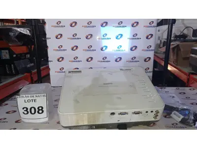 LOTE 308 - 01 PROJETOR MARCA SANYO COM CABOS. (NO ESTADO) ATENÇÃO! FAZER A VISITAÇÃO ANTES DE ARREMATAR, NÃO SABEMOS SE FUNCIONA, LEILÃO NÃO TEM GARANTIA E NEM DEVOLUÇÃO, SUJEITO A POSSÍVEIS AVARIAS VISÍVEIS/OCULTAS E/OU AUSÊNCIA DE COMPONENTES.