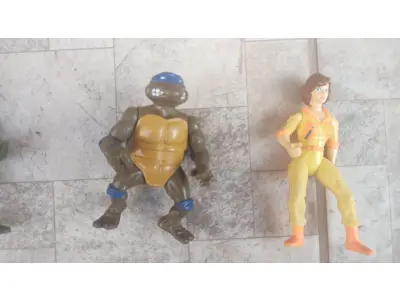 LOTE 251 - 01 LOTE COM BONECOS COLECIONÁVEIS TARTARUGAS NINJAS. (NO ESTADO) ATENÇÃO! FAZER A VISITAÇÃO ANTES DE ARREMATAR, NÃO SABEMOS SE FUNCIONA, LEILÃO NÃO TEM GARANTIA E NEM DEVOLUÇÃO, SUJEITO A POSSÍVEIS AVARIAS VISÍVEIS/OCULTAS E/OU AUSÊNCIA DE COMPONENTES.