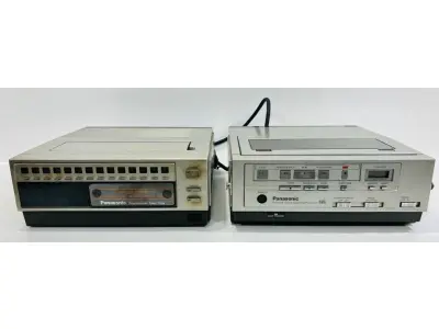 LOTE 245 - 01 VÍDEO CASSETTE RECORDER PORTABLE PV-5000 OOM PROGRAMMABLE TUNER/TIMER MODELO PV-A500. P. (NO ESTADO) ATENÇÃO! FAZER A VISITAÇÃO ANTES DE ARREMATAR, NÃO SABEMOS SE FUNCIONA, LEILÃO NÃO TEM GARANTIA E NEM DEVOLUÇÃO, SUJEITO A POSSÍVEIS AVARIAS VISÍVEIS/OCULTAS E/OU AUSÊNCIA DE COMPONENTES.