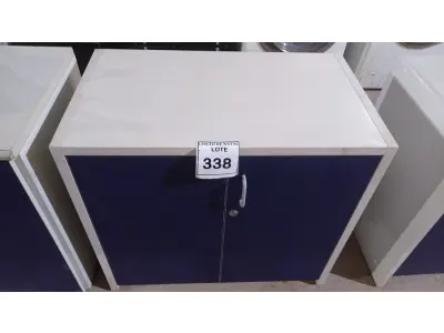 LOTE 338 - 01 ARMÁRIO BAIXO COM 02 PORTAS EM MADEIRA. (NO ESTADO) ATENÇÃO! FAZER A VISITAÇÃO ANTES DE ARREMATAR, NÃO SABEMOS SE FUNCIONA, LEILÃO NÃO TEM GARANTIA E NEM DEVOLUÇÃO, SUJEITO A POSSÍVEIS AVARIAS VISÍVEIS/OCULTAS E/OU AUSÊNCIA DE COMPONENTES.