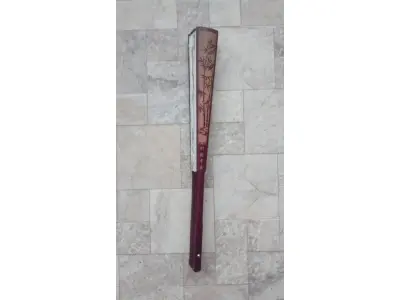 LOTE 004 - 01 LEQUE JAPONÊS ANTIGO GUARDADO A ANOS EM ÓTIMO ESTADO COM 32CM DE COMPRIMENTO. (NO ESTADO) ATENÇÃO! FAZER A VISITAÇÃO ANTES DE ARREMATAR, NÃO SABEMOS SE FUNCIONA, LEILÃO NÃO TEM GARANTIA E NEM DEVOLUÇÃO, SUJEITO A POSSÍVEIS AVARIAS VISÍVEIS/OCULTAS E/OU AUSÊNCIA DE COMPONENTES.