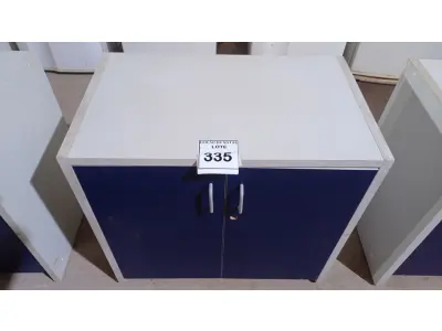 LOTE 335 - 01 ARMÁRIO BAIXO COM 02 PORTAS EM MADEIRA. (NO ESTADO) ATENÇÃO! FAZER A VISITAÇÃO ANTES DE ARREMATAR, NÃO SABEMOS SE FUNCIONA, LEILÃO NÃO TEM GARANTIA E NEM DEVOLUÇÃO, SUJEITO A POSSÍVEIS AVARIAS VISÍVEIS/OCULTAS E/OU AUSÊNCIA DE COMPONENTES.