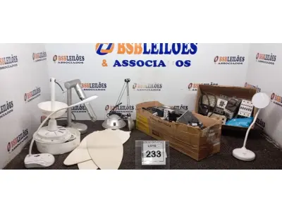 LOTE 233 - 03 LUMINÁRIAS DE MESA E GRANDE QUANTIDADE DE CONTADOR WEG. (NO ESTADO) ATENÇÃO! FAZER A VISITAÇÃO ANTES DE ARREMATAR, NÃO SABEMOS SE FUNCIONA, LEILÃO NÃO TEM GARANTIA E NEM DEVOLUÇÃO, SUJEITO A POSSÍVEIS AVARIAS VISÍVEIS/OCULTAS E/OU AUSÊNCIA DE COMPONENTES.