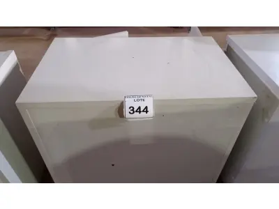 LOTE 344 - 01 ARMÁRIO BAIXO COM 02 PORTAS EM MADEIRA. (NO ESTADO) ATENÇÃO! FAZER A VISITAÇÃO ANTES DE ARREMATAR, NÃO SABEMOS SE FUNCIONA, LEILÃO NÃO TEM GARANTIA E NEM DEVOLUÇÃO, SUJEITO A POSSÍVEIS AVARIAS VISÍVEIS/OCULTAS E/OU AUSÊNCIA DE COMPONENTES.