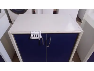 LOTE 336 - 01 ARMÁRIO BAIXO COM 02 PORTAS EM MADEIRA. (NO ESTADO) ATENÇÃO! FAZER A VISITAÇÃO ANTES DE ARREMATAR, NÃO SABEMOS SE FUNCIONA, LEILÃO NÃO TEM GARANTIA E NEM DEVOLUÇÃO, SUJEITO A POSSÍVEIS AVARIAS VISÍVEIS/OCULTAS E/OU AUSÊNCIA DE COMPONENTES.