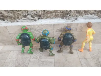 LOTE 251 - 01 LOTE COM BONECOS COLECIONÁVEIS TARTARUGAS NINJAS. (NO ESTADO) ATENÇÃO! FAZER A VISITAÇÃO ANTES DE ARREMATAR, NÃO SABEMOS SE FUNCIONA, LEILÃO NÃO TEM GARANTIA E NEM DEVOLUÇÃO, SUJEITO A POSSÍVEIS AVARIAS VISÍVEIS/OCULTAS E/OU AUSÊNCIA DE COMPONENTES.