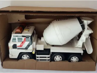 LOTE 093 - 01 ANTIGO CAMINHÃO BETONEIRA SÉRIE OS POSSANTES ESTRELA ANOS 80 USADO OS POSSANTES. (NO ESTADO) ATENÇÃO! FAZER A VISITAÇÃO ANTES DE ARREMATAR, NÃO SABEMOS SE FUNCIONA, LEILÃO NÃO TEM GARANTIA E NEM DEVOLUÇÃO, SUJEITO A POSSÍVEIS AVARIAS VISÍVEIS/OCULTAS E/OU AUSÊNCIA DE COMPONENTES.