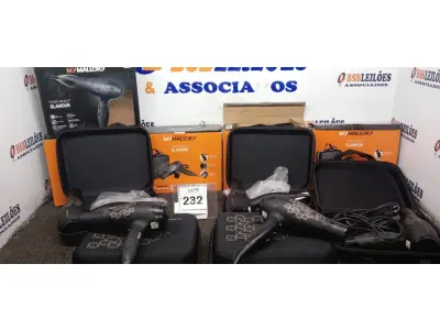 LOTE 232 - 05 SECADORES DE CABELO COM MALETA MARCA MALLORY SENDO 04 DE 127V E 01 DE 220V. (NO ESTADO) ATENÇÃO! FAZER A VISITAÇÃO ANTES DE ARREMATAR, NÃO SABEMOS SE FUNCIONA, LEILÃO NÃO TEM GARANTIA E NEM DEVOLUÇÃO, SUJEITO A POSSÍVEIS AVARIAS VISÍVEIS/OCULTAS E/OU AUSÊNCIA DE COMPONENTES.