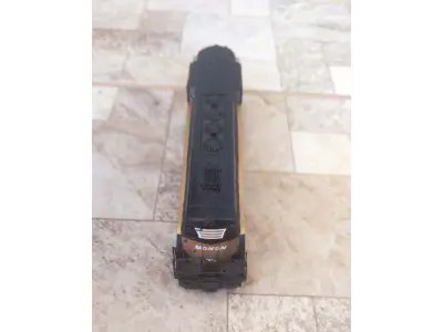 LOTE 188 - 01 LOCOMOTIVA A DIESEL MONON BL2 EMD EM ESCALA HO PROTO 2000 REALISTA, ITEM COMPRADO EM GARAGENS DOS EUA. (NO ESTADO) ATENÇÃO! FAZER A VISITAÇÃO ANTES DE ARREMATAR, NÃO SABEMOS SE FUNCIONA, LEILÃO NÃO TEM GARANTIA E NEM DEVOLUÇÃO, SUJEITO A POSSÍVEIS AVARIAS VISÍVEIS/OCULTAS E/OU AUSÊNCIA DE COMPONENTES.