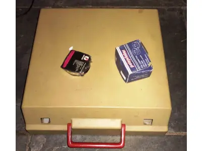 LOTE 432 - 01 MÁQUINA DE ESCREVER ANTIGA OLIVETT  TROPICAL. (NO ESTADO) ATENÇÃO! FAZER A VISITAÇÃO ANTES DE ARREMATAR, NÃO SABEMOS SE FUNCIONA, LEILÃO NÃO TEM GARANTIA E NEM DEVOLUÇÃO, SUJEITO A POSSÍVEIS AVARIAS VISÍVEIS/OCULTAS E/OU AUSÊNCIA DE COMPONENTES.