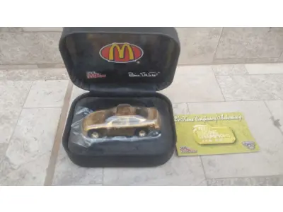 01 RARO CARRO COLECIONÁVEL DA NASCAR COM O 50º ANIVERSÁRIO EM EXPOSIÇÃO BILL ELLIOTT OURO 24K, ITEM COMPRADO EM GARAGENS DE ANTIGUIDADES NOS EUA. (NO ESTADO) ATENÇÃO! FAZER A VISITAÇÃO ANTES DE ARREMATAR, NÃO SABEMOS SE FUNCIONA, LEILÃO NÃO TEM GARANTIA E NEM DEVOLUÇÃO, SUJEITO A POSSÍVEIS AVARIAS VISÍVEIS/OCULTAS E/OU AUSÊNCIA DE COMPONENTES.