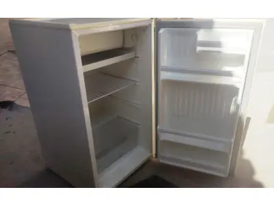 LOTE 353 - 01 FRIGOBAR CÔNSUL FUNCIONANDO PERFEITAMENTE MODELO COMPACTO 120. 84 CM DE ALT,48 LARGURA,51 PROFUNDIDADE. (NO ESTADO) ATENÇÃO! FAZER A VISITAÇÃO ANTES DE ARREMATAR, NÃO SABEMOS SE FUNCIONA, LEILÃO NÃO TEM GARANTIA E NEM DEVOLUÇÃO, SUJEITO A POSSÍVEIS AVARIAS VISÍVEIS/OCULTAS E/OU AUSÊNCIA DE COMPONENTES.