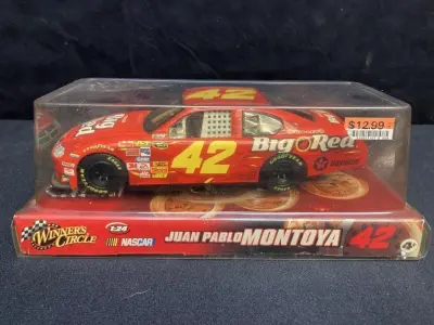 LOTE 178 - 01 RARA MINIATURA NASCAR 1:24 STOCK CAR #42 JUAN PABLO MONTOYA ( EMBALAGEM ORIGINAL/FECHADA), COMPRADO EM GARAGENS DE ANTIGUIDADES NOS EUA. (NO ESTADO) ATENÇÃO! FAZER A VISITAÇÃO ANTES DE ARREMATAR, NÃO SABEMOS SE FUNCIONA, LEILÃO NÃO TEM GARANTIA E NEM DEVOLUÇÃO, SUJEITO A POSSÍVEIS AVARIAS VISÍVEIS/OCULTAS E/OU AUSÊNCIA DE COMPONENTES.