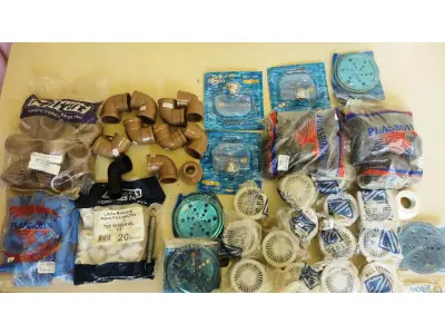 01 LOTE COM CANOS, JOELHOS REGISTROS,ADAPTADORES, FILTROS,BICOS PARA TORNEIRAS E VÁRIAS CONEXÕES