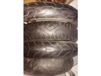 LOTE 366 - 01 LOTE COM 4 PNEUS PNEU 100/90 B19 MICHELIN SCORCHER 31, 130/60B19 DUNLOP  DOIS PNEUS  130/70.17 MC. (NO ESTADO) ATENÇÃO! FAZER A VISITAÇÃO ANTES DE ARREMATAR, NÃO SABEMOS SE FUNCIONA, LEILÃO NÃO TEM GARANTIA E NEM DEVOLUÇÃO, SUJEITO A POSSÍVEIS AVARIAS VISÍVEIS/OCULTAS E/OU AUSÊNCIA DE COMPONENTES.