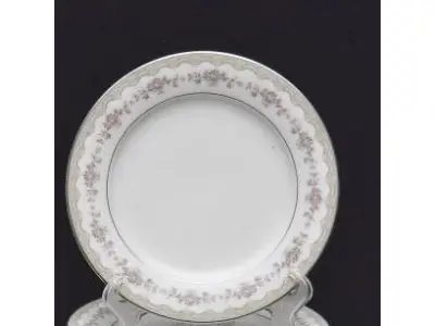 LOTE 172 - 15 PRATOS IMPORTADOS DO JAPÃO DE PORCELANA DA CONHECIDA MARCA BEM FAMOSA PELO MUNDO NOTITAKE JAPONESA  PARA SOBREMESA.  DIÂMETRO 21 CM.SUPORTE DO PRATO NÃO ESTÁ INCLUÍDO. (NO ESTADO) ATENÇÃO! FAZER A VISITAÇÃO ANTES DE ARREMATAR, NÃO SABEMOS SE FUNCIONA, LEILÃO NÃO TEM GARANTIA E NEM DEVOLUÇÃO, SUJEITO A POSSÍVEIS AVARIAS VISÍVEIS/OCULTAS E/OU AUSÊNCIA DE COMPONENTES.