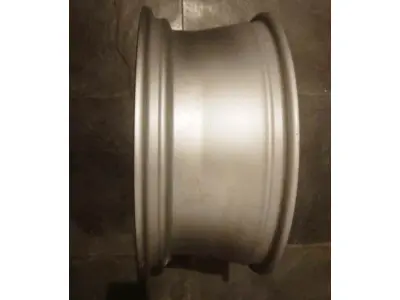 LOTE 403 - 01 RODA  ARO 17 ORIGINAL JEEP RENEGADE SEM USO NOVA. (NO ESTADO) ATENÇÃO! FAZER A VISITAÇÃO ANTES DE ARREMATAR, NÃO SABEMOS SE FUNCIONA, LEILÃO NÃO TEM GARANTIA E NEM DEVOLUÇÃO, SUJEITO A POSSÍVEIS AVARIAS VISÍVEIS/OCULTAS E/OU AUSÊNCIA DE COMPONENTES.