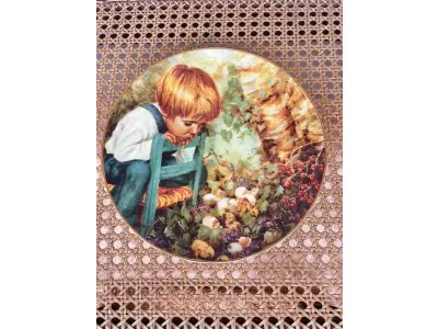 LOTE 282 - 01 PRATO DE COLECIONADOR MICHAEL'S MIRACLE, ITEM RARO DE MILAGRES DE MICHAEL SÉRIE PESSOAS REAIS NANCY TURNER STRATFORD EDIÇÃO LIMITADA. PRIMEIRA EDIÇÃO DA SÉRIE REAL PEOPLE. THE STRATFORD COLLECTION LTD. ©1982.BRADEX: 84-S85-2.1, COM 21,5 CM DE DIÂMETRO. PRATO GUARDADO A ANOS  NUNCA USADO CAIXA E PAPEIS DETERIORADOS COMO MOSTRA NAS FOTOS FICOU ASSIM, POIS FICOU GUARDADO HÁ MUITOS ANOS NO ARMÁRIO PRATO  SEM LASCAS, RACHADURAS.ITEM FOI ENCONTRADO EM UM ARMÁRIO DURANTE A VENDA DE UMA PROPRIEDADE NOS EUA APÓS MUITOS ANOS GUARDADOS.  CAIXA “ORIGINAL E COM CERTIFICADO DE AUTENTICIDADE,SUPORTE PARA PRATO NÃO INCLUÍDO NESTA VENDA. (NO ESTADO) ATENÇÃO! FAZER A VISITAÇÃO ANTES DE ARREMATAR, NÃO SABEMOS SE FUNCIONA, LEILÃO NÃO TEM GARANTIA E NEM DEVOLUÇÃO, SUJEITO A POSSÍVEIS AVARIAS VISÍVEIS/OCULTAS E/OU AUSÊNCIA DE COMPONENTES.