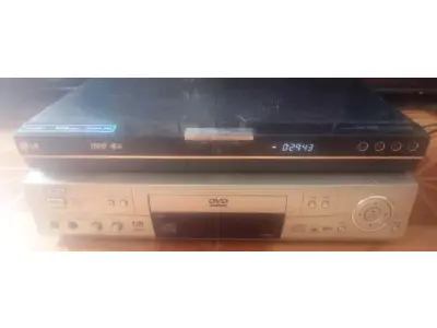 01 HDD/DVD RECORDER LG RH397H FUNCIONANDO PERFEITAMENTE MAIS DVD CCE. (NO ESTADO) ATENÇÃO! FAZER A VISITAÇÃO ANTES DE ARREMATAR, NÃO SABEMOS SE FUNCIONA, LEILÃO NÃO TEM GARANTIA E NEM DEVOLUÇÃO, SUJEITO A POSSÍVEIS AVARIAS VISÍVEIS/OCULTAS E/OU AUSÊNCIA DE COMPONENTES.