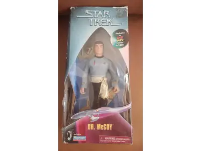 LOTE 132 - 01 RARO STAR TREK DR LEONARD MCCOY KB TOYS EXCLUSIVE 1998 EDITION NOVO LACARDO NA CAIXA ITEM COMPRADO E GARAGENS DE ANTIGUIDADES NOS EUA. (NO ESTADO) ATENÇÃO! FAZER A VISITAÇÃO ANTES DE ARREMATAR, NÃO SABEMOS SE FUNCIONA, LEILÃO NÃO TEM GARANTIA E NEM DEVOLUÇÃO, SUJEITO A POSSÍVEIS AVARIAS VISÍVEIS/OCULTAS E/OU AUSÊNCIA DE COMPONENTES.