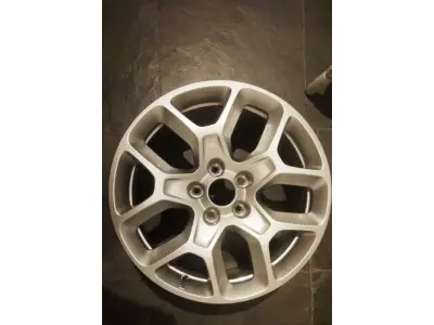 01 RODA  ARO 17 ORIGINAL JEEP RENEGADE SEM USO NOVA. (NO ESTADO) ATENÇÃO! FAZER A VISITAÇÃO ANTES DE ARREMATAR, NÃO SABEMOS SE FUNCIONA, LEILÃO NÃO TEM GARANTIA E NEM DEVOLUÇÃO, SUJEITO A POSSÍVEIS AVARIAS VISÍVEIS/OCULTAS E/OU AUSÊNCIA DE COMPONENTES.