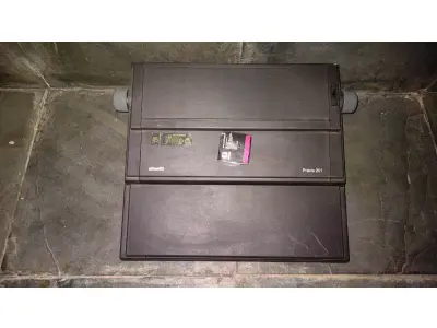 01 MÁQUINA DE ESCREVER OLIVETTI PRAXIS 20 LIGANDO E AS TECLAS FUNCIONAM. (NO ESTADO) ATENÇÃO! FAZER A VISITAÇÃO ANTES DE ARREMATAR, NÃO SABEMOS SE FUNCIONA, LEILÃO NÃO TEM GARANTIA E NEM DEVOLUÇÃO, SUJEITO A POSSÍVEIS AVARIAS VISÍVEIS/OCULTAS E/OU AUSÊNCIA DE COMPONENTES.