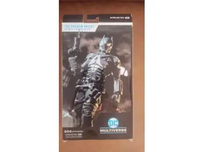 LOTE 138 - 01 DC MCFARLANE MULTIVERSE BATMAN: THE ARKHAM KNIGHT FIGURE NEW NOVA LACRADO NA CAIXA  COMPRADA EM GARAGEM DE ANTIGUIDADES NOS EUA. (NO ESTADO) ATENÇÃO! FAZER A VISITAÇÃO ANTES DE ARREMATAR, NÃO SABEMOS SE FUNCIONA, LEILÃO NÃO TEM GARANTIA E NEM DEVOLUÇÃO, SUJEITO A POSSÍVEIS AVARIAS VISÍVEIS/OCULTAS E/OU AUSÊNCIA DE COMPONENTES.