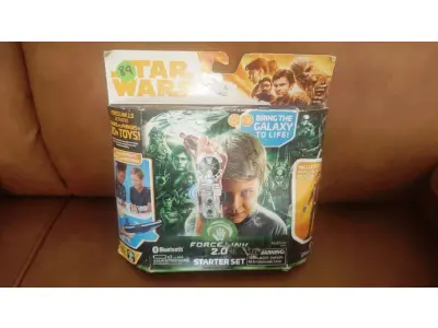 LOTE 126 - 01 STAR WARS STARTER SET FORCE LINK 2.0 HAN SOLO STARTER SET NOVO N CAIXA LACRADO,.ITEM COMPRADO EM GARAGEM DE ANTIGUIDADES NOS EUA. (NO ESTADO) ATENÇÃO! FAZER A VISITAÇÃO ANTES DE ARREMATAR, NÃO SABEMOS SE FUNCIONA, LEILÃO NÃO TEM GARANTIA E NEM DEVOLUÇÃO, SUJEITO A POSSÍVEIS AVARIAS VISÍVEIS/OCULTAS E/OU AUSÊNCIA DE COMPONENTES.