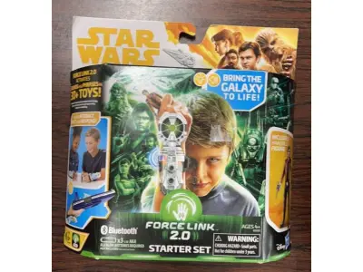 01 STAR WARS STARTER SET FORCE LINK 2.0 HAN SOLO STARTER SET NOVO N CAIXA LACRADO,.ITEM COMPRADO EM GARAGEM DE ANTIGUIDADES NOS EUA. (NO ESTADO) ATENÇÃO! FAZER A VISITAÇÃO ANTES DE ARREMATAR, NÃO SABEMOS SE FUNCIONA, LEILÃO NÃO TEM GARANTIA E NEM DEVOLUÇÃO, SUJEITO A POSSÍVEIS AVARIAS VISÍVEIS/OCULTAS E/OU AUSÊNCIA DE COMPONENTES.