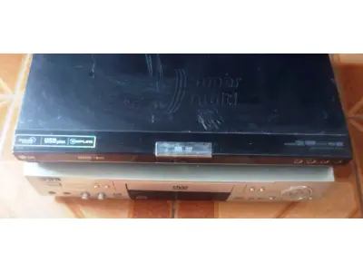 LOTE 413 - 01 HDD/DVD RECORDER LG RH397H FUNCIONANDO PERFEITAMENTE MAIS DVD CCE. (NO ESTADO) ATENÇÃO! FAZER A VISITAÇÃO ANTES DE ARREMATAR, NÃO SABEMOS SE FUNCIONA, LEILÃO NÃO TEM GARANTIA E NEM DEVOLUÇÃO, SUJEITO A POSSÍVEIS AVARIAS VISÍVEIS/OCULTAS E/OU AUSÊNCIA DE COMPONENTES.