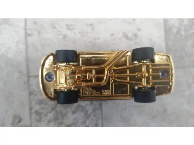 LOTE 150 - 01 RARO CARRO COLECIONÁVEL DA NASCAR COM O 50º ANIVERSÁRIO EM EXPOSIÇÃO BILL ELLIOTT OURO 24K, ITEM COMPRADO EM GARAGENS DE ANTIGUIDADES NOS EUA. (NO ESTADO) ATENÇÃO! FAZER A VISITAÇÃO ANTES DE ARREMATAR, NÃO SABEMOS SE FUNCIONA, LEILÃO NÃO TEM GARANTIA E NEM DEVOLUÇÃO, SUJEITO A POSSÍVEIS AVARIAS VISÍVEIS/OCULTAS E/OU AUSÊNCIA DE COMPONENTES.