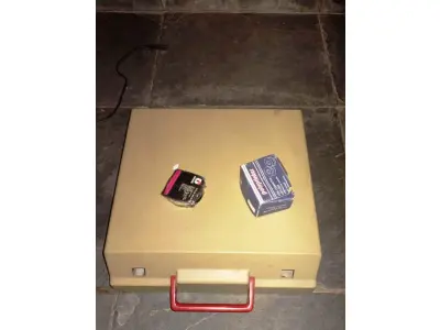 01 MÁQUINA DE ESCREVER ANTIGA OLIVETT  TROPICAL. (NO ESTADO) ATENÇÃO! FAZER A VISITAÇÃO ANTES DE ARREMATAR, NÃO SABEMOS SE FUNCIONA, LEILÃO NÃO TEM GARANTIA E NEM DEVOLUÇÃO, SUJEITO A POSSÍVEIS AVARIAS VISÍVEIS/OCULTAS E/OU AUSÊNCIA DE COMPONENTES.