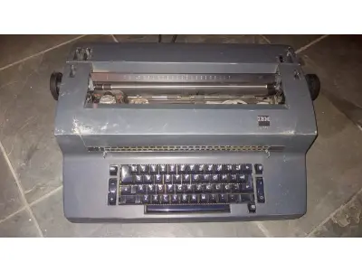 01 MÁQUINA DE ESCREVER IBM FUNCIONANDO PERFEITAMENTE. (NO ESTADO) ATENÇÃO! FAZER A VISITAÇÃO ANTES DE ARREMATAR, NÃO SABEMOS SE FUNCIONA, LEILÃO NÃO TEM GARANTIA E NEM DEVOLUÇÃO, SUJEITO A POSSÍVEIS AVARIAS VISÍVEIS/OCULTAS E/OU AUSÊNCIA DE COMPONENTES.