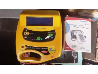 01 DESFILIBRADOR DÉA E UM MEDIDOR DE PRESSÃO PARADOS A MUITO TEMPO SEM TEST. (NO ESTADO) ATENÇÃO! FAZER A VISITAÇÃO ANTES DE ARREMATAR, NÃO SABEMOS SE FUNCIONA, LEILÃO NÃO TEM GARANTIA E NEM DEVOLUÇÃO, SUJEITO A POSSÍVEIS AVARIAS VISÍVEIS/OCULTAS E/OU AUSÊNCIA DE COMPONENTES.