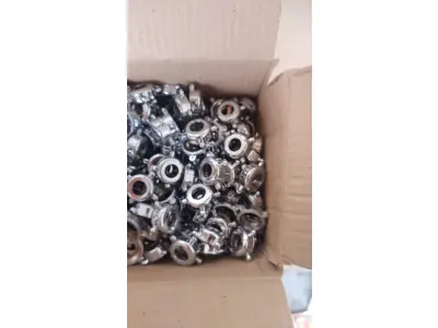 LOTE 364 - 01 CAIXA COM BICO DE TORNEIRA DE ½. (NO ESTADO) ATENÇÃO! FAZER A VISITAÇÃO ANTES DE ARREMATAR, NÃO SABEMOS SE FUNCIONA, LEILÃO NÃO TEM GARANTIA E NEM DEVOLUÇÃO, SUJEITO A POSSÍVEIS AVARIAS VISÍVEIS/OCULTAS E/OU AUSÊNCIA DE COMPONENTES.