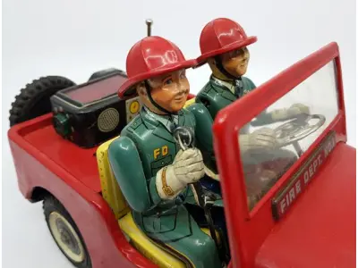 LOTE 401 - 01 RARÍSSIMO JEEP FIRE COMMAND CAR  DA T.N. IMPORTADO DO JAPÃO COM A CAIXA ORIGINAL  ; MUITO BOM ESTADO DE CONSERVAÇÃO PEÇA RARA DE SE ACHAR NESSE ESTADO. (NO ESTADO) ATENÇÃO! FAZER A VISITAÇÃO ANTES DE ARREMATAR, NÃO SABEMOS SE FUNCIONA, LEILÃO NÃO TEM GARANTIA E NEM DEVOLUÇÃO, SUJEITO A POSSÍVEIS AVARIAS VISÍVEIS/OCULTAS E/OU AUSÊNCIA DE COMPONENTES.