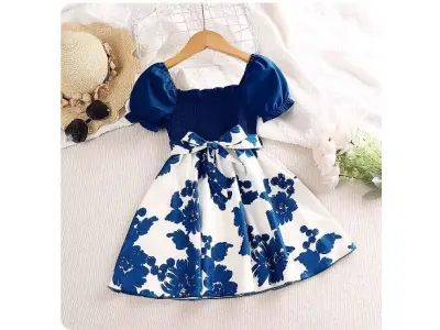 LOTE 184 - 01 LOTE COM DOIS VESTIDOS ELEGANTE. VESTIDO DE GOLA REDONDA COM ESTAMPA DE FRUTAS, TECIDO POLIÉSTER, TAMANHO S (APARENTEMENTE G,VESTIDO FEMININO DE VERÃO COM ALÇAS FINAS, DECOTE PROFUNDO E DECOTE PROFUNDO, ESTILO FESTA,VESTIDO PARA CRIANÇA  MANGA CURTA  COM LAÇO EM  POLIÉSTER 130 CENTIMETROS,TODOS NOVOS SEM USO. (NO ESTADO) ATENÇÃO! FAZER A VISITAÇÃO ANTES DE ARREMATAR, NÃO SABEMOS SE FUNCIONA, LEILÃO NÃO TEM GARANTIA E NEM DEVOLUÇÃO, SUJEITO A POSSÍVEIS AVARIAS VISÍVEIS/OCULTAS E/OU AUSÊNCIA DE COMPONENTES.