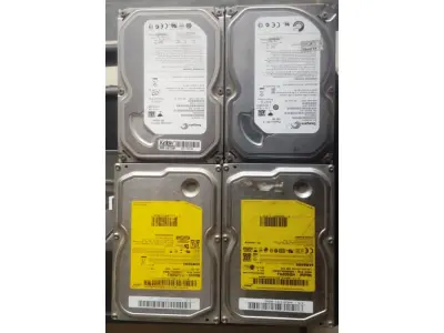 LOTE 359 - 01 LOTE COM 4 HDS RETIRADOS DAS MÁQUINAS FUNCIONANDO E FORAM FORMATADOS LOTE COM 2 HDS DE 250 GB, E 2 HDS DE 500 GB. (NO ESTADO) ATENÇÃO! FAZER A VISITAÇÃO ANTES DE ARREMATAR, NÃO SABEMOS SE FUNCIONA, LEILÃO NÃO TEM GARANTIA E NEM DEVOLUÇÃO, SUJEITO A POSSÍVEIS AVARIAS VISÍVEIS/OCULTAS E/OU AUSÊNCIA DE COMPONENTES.