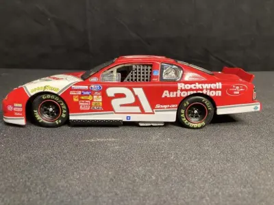 LOTE 144 - 01 RARA MINIATURA DA CASCAR ACTION NASCAR 1/24 DIECAST #21 MIKE DILLON ROCKWELL AUTOMATION 2000 MONTE CARLO,COMPRADA EM GARAGEM DE ANTIGUIDADES NOS EUA. (NO ESTADO) ATENÇÃO! FAZER A VISITAÇÃO ANTES DE ARREMATAR, NÃO SABEMOS SE FUNCIONA, LEILÃO NÃO TEM GARANTIA E NEM DEVOLUÇÃO, SUJEITO A POSSÍVEIS AVARIAS VISÍVEIS/OCULTAS E/OU AUSÊNCIA DE COMPONENTES.