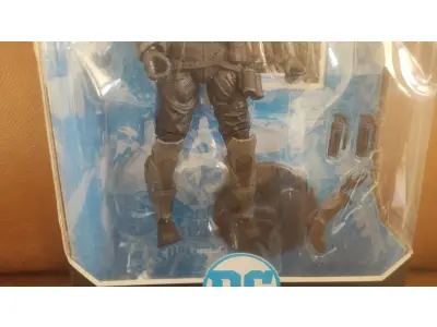 LOTE 138 - 01 DC MCFARLANE MULTIVERSE BATMAN: THE ARKHAM KNIGHT FIGURE NEW NOVA LACRADO NA CAIXA  COMPRADA EM GARAGEM DE ANTIGUIDADES NOS EUA. (NO ESTADO) ATENÇÃO! FAZER A VISITAÇÃO ANTES DE ARREMATAR, NÃO SABEMOS SE FUNCIONA, LEILÃO NÃO TEM GARANTIA E NEM DEVOLUÇÃO, SUJEITO A POSSÍVEIS AVARIAS VISÍVEIS/OCULTAS E/OU AUSÊNCIA DE COMPONENTES.