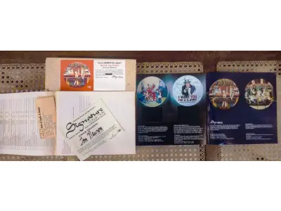 LOTE 169 - 01 RARO CHARMOSO PRATO DE COLECIONADOR DE TOM NEWSOM INTITULADO "KNOCK 'EM DOWN!", A PRIMEIRA EDIÇÃO DA SÉRIE "THE CARNIVAL". ESTE PRATO, EDIÇÃO LIMITADA E NUMERADO À MÃO, ESTÁ EM EXCELENTE ESTADO DE CONSERVAÇÃO E TEM UM DIÂMETRO DE APROXIMADAMENTE 21 CM. NUMERO DO PRATO E 68 UNS DOS PRIMEIROS LANÇAMENTOS DE UMA TIRAGEM DE 19.500.COMO VOCÊ PODE VER NAS FOTOS, AS CORES SÃO VIBRANTES E A ATENÇÃO AOS DETALHES É PRIMOROSA, TORNANDO ESTE PRATO UMA ÓTIMA OPÇÃO DE PRESENTE OU UM BELO ITEM PARA COLECIONADORES.SUPORTE DO PRATO NÃO ESTÁ INCLUÍDO. ITEM COMPRADO EM GARAGENS DE ANTIGUIDADES NOS EUA. (NO ESTADO) ATENÇÃO! FAZER A VISITAÇÃO ANTES DE ARREMATAR, NÃO SABEMOS SE FUNCIONA, LEILÃO NÃO TEM GARANTIA E NEM DEVOLUÇÃO, SUJEITO A POSSÍVEIS AVARIAS VISÍVEIS/OCULTAS E/OU AUSÊNCIA DE COMPONENTES.