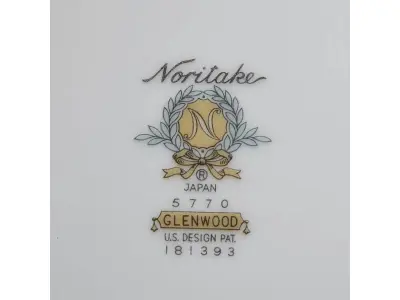 LOTE 172 - 15 PRATOS IMPORTADOS DO JAPÃO DE PORCELANA DA CONHECIDA MARCA BEM FAMOSA PELO MUNDO NOTITAKE JAPONESA  PARA SOBREMESA.  DIÂMETRO 21 CM.SUPORTE DO PRATO NÃO ESTÁ INCLUÍDO. (NO ESTADO) ATENÇÃO! FAZER A VISITAÇÃO ANTES DE ARREMATAR, NÃO SABEMOS SE FUNCIONA, LEILÃO NÃO TEM GARANTIA E NEM DEVOLUÇÃO, SUJEITO A POSSÍVEIS AVARIAS VISÍVEIS/OCULTAS E/OU AUSÊNCIA DE COMPONENTES.