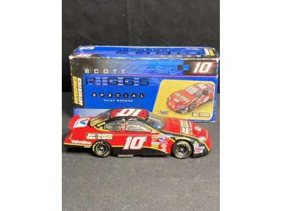 LOTE 123 - 01 RARA MINIATURA EM METAL DIECAST NASCAR SCOTT RIGGS SUPER CONSERVADA PARECE NOVA, ITEM COMPRADO EM GAREGEM DE ANTIGUIDADES NOS EUA. ITEM DE COLEÇAO. (NO ESTADO) ATENÇÃO! FAZER A VISITAÇÃO ANTES DE ARREMATAR, NÃO SABEMOS SE FUNCIONA, LEILÃO NÃO TEM GARANTIA E NEM DEVOLUÇÃO, SUJEITO A POSSÍVEIS AVARIAS VISÍVEIS/OCULTAS E/OU AUSÊNCIA DE COMPONENTES.