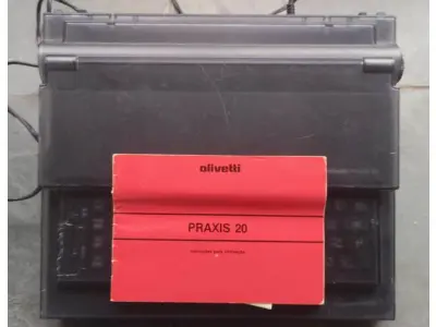 LOTE 426 - 01 MÁQUINA DE ESCREVER ANTIGA. (NO ESTADO) ATENÇÃO! FAZER A VISITAÇÃO ANTES DE ARREMATAR, NÃO SABEMOS SE FUNCIONA, LEILÃO NÃO TEM GARANTIA E NEM DEVOLUÇÃO, SUJEITO A POSSÍVEIS AVARIAS VISÍVEIS/OCULTAS E/OU AUSÊNCIA DE COMPONENTES.