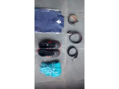 LOTE 375 - 01 LOTE COM CAMISA NOVA TAM, M CHUTEIRA NOVA CINTOS. (NO ESTADO) ATENÇÃO! FAZER A VISITAÇÃO ANTES DE ARREMATAR, NÃO SABEMOS SE FUNCIONA, LEILÃO NÃO TEM GARANTIA E NEM DEVOLUÇÃO, SUJEITO A POSSÍVEIS AVARIAS VISÍVEIS/OCULTAS E/OU AUSÊNCIA DE COMPONENTES.