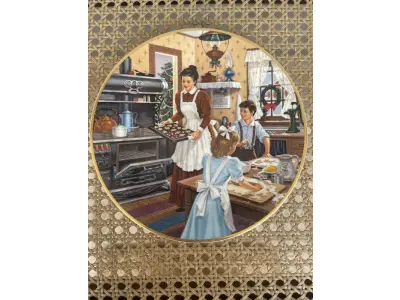 LOTE 302 - 01 PRATO COLECIONÁVEL KERN 1980 O NATAL DE ONTEM "MAKIG CHISTMAS GOODIES" EM PORTUGUES "FAZENDO GULOSEIMAS DE NATAL". EDIÇÃO LIMITADA Nº 67/5000. KERN COLLECTIBLES. FABRICADO NOS EUA. ESTE PRATO SE CHAMA MAKING CHRISTMAS COOKIES. DA SÉRIE CHRISTMAS OF YESTERDAY. NA CAIXA ORIGINAL COM CERTIFICADO "CHRISTMAS CALL" DO ARTISTA MARVIN NYE, ANO 1980, NA CAIXA ORIGINAL, COLEÇÃO KERN,PEÇA COMPRADA EM GARAGEM DE ANTIGUIDADES NOS EUA. SUPORTE PARA PRATO NÃO INCLUÍDO NESTA VENDA. (NO ESTADO) ATENÇÃO! FAZER A VISITAÇÃO ANTES DE ARREMATAR, NÃO SABEMOS SE FUNCIONA, LEILÃO NÃO TEM GARANTIA E NEM DEVOLUÇÃO, SUJEITO A POSSÍVEIS AVARIAS VISÍVEIS/OCULTAS E/OU AUSÊNCIA DE COMPONENTES.