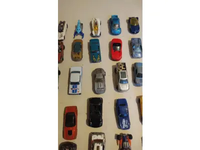 LOTE 462 - 100 CARRINHOS HOT WHEELS ANTIGOS  E OUTROS MODELOS. (NO ESTADO) ATENÇÃO! FAZER A VISITAÇÃO ANTES DE ARREMATAR, NÃO SABEMOS SE FUNCIONA, LEILÃO NÃO TEM GARANTIA E NEM DEVOLUÇÃO, SUJEITO A POSSÍVEIS AVARIAS VISÍVEIS/OCULTAS E/OU AUSÊNCIA DE COMPONENTES.